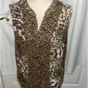 Kim Rogers, sleeveless animal print, size M, button down front & pleated back